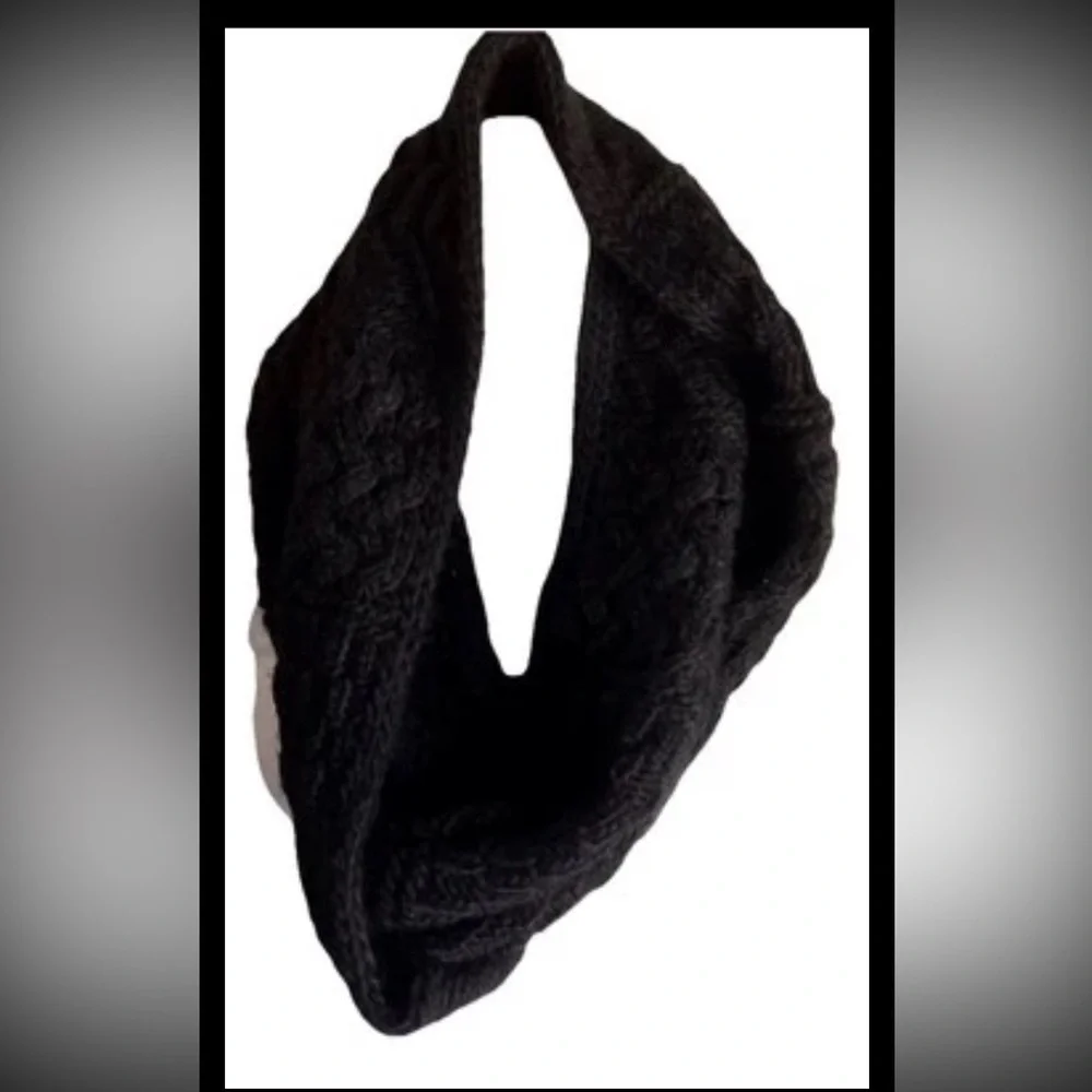 NWT MICHAEL Michael Kors Womens Patchwork Knit Infinity Loop Scarf Black